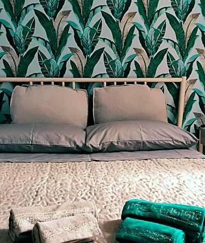 לינה וארוחת בוקר Almarosa House 4*
